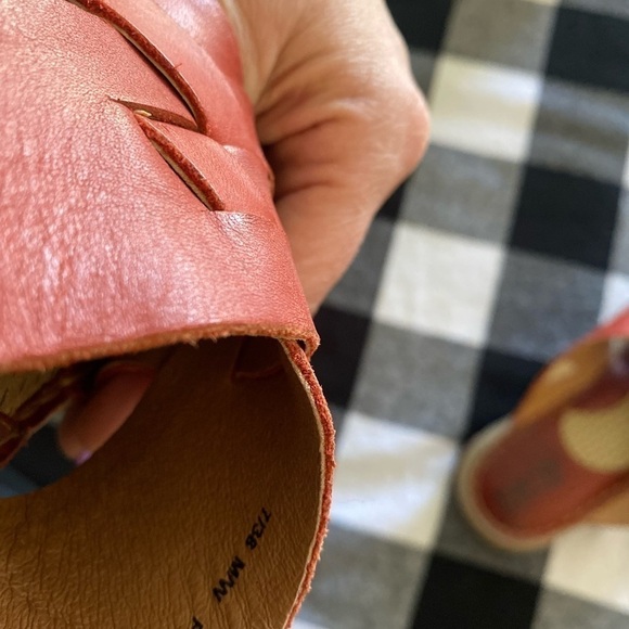 BORN Ladies 7 slip on leather sandas - Picture 2 of 6